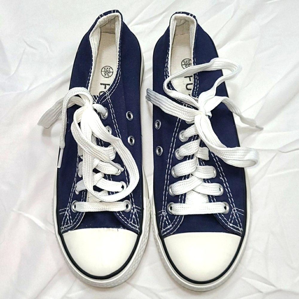 Fubu size 5 women's blue canvas sneakers